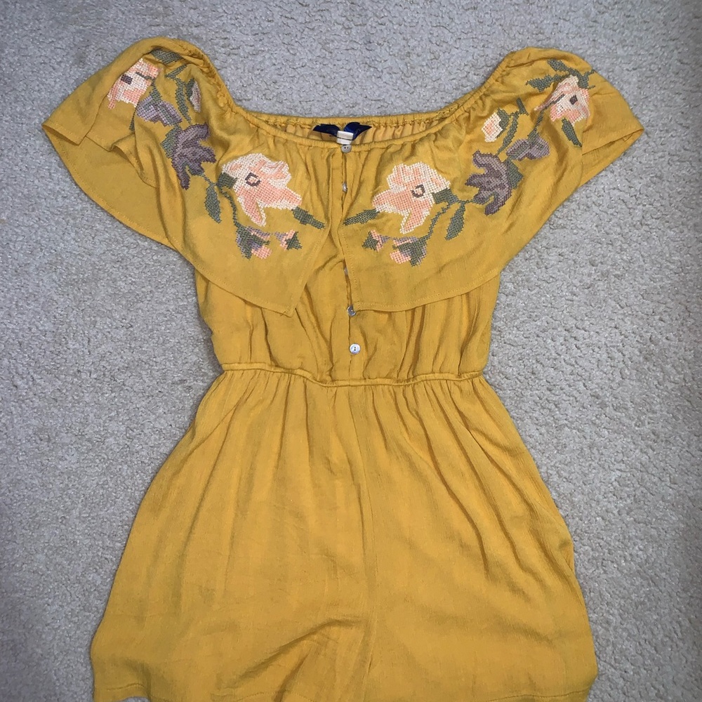 adorable romper! perfect condition!